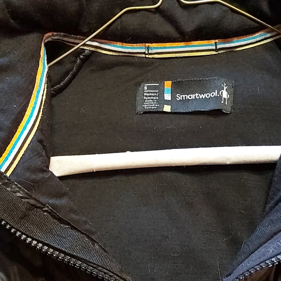 Size small smart wool hooded jacket - Picture 4 of 6